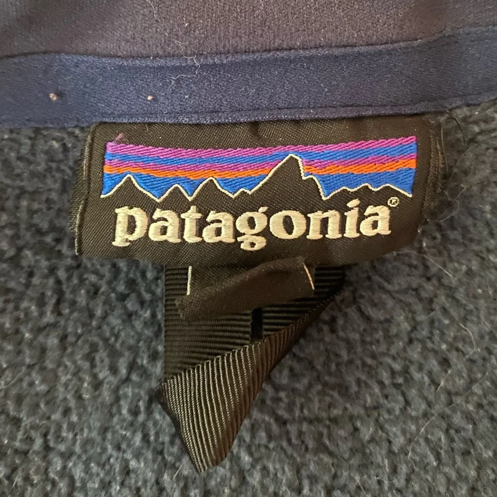 - Patagonia 1/4 zip Sweater Pullover - Picture 3 of 4